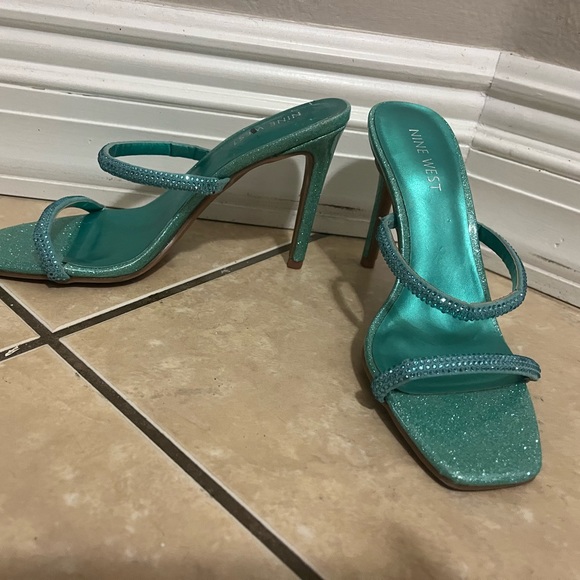 Nine West Zarleen Blue Heeled Slide with Rhinestones Sz 6 - Picture 2 of 4